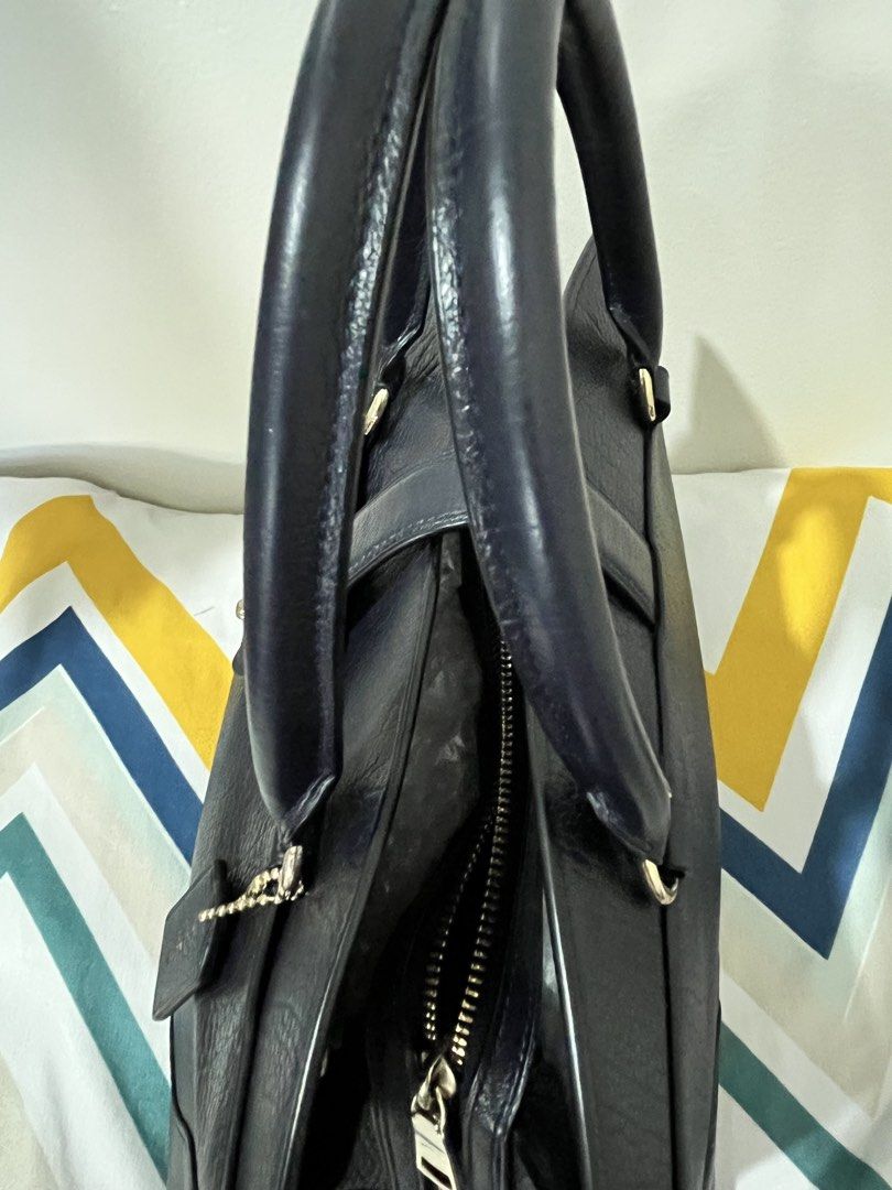 COACH MERCER (Category: Luxury Bags & Wallets) located in Quezon City. Submitted by dropshopselections (Listing ID 1448929535, Image 3). Description: original approx 11.5 x 8 x 5 inches color navy no major flaws.
