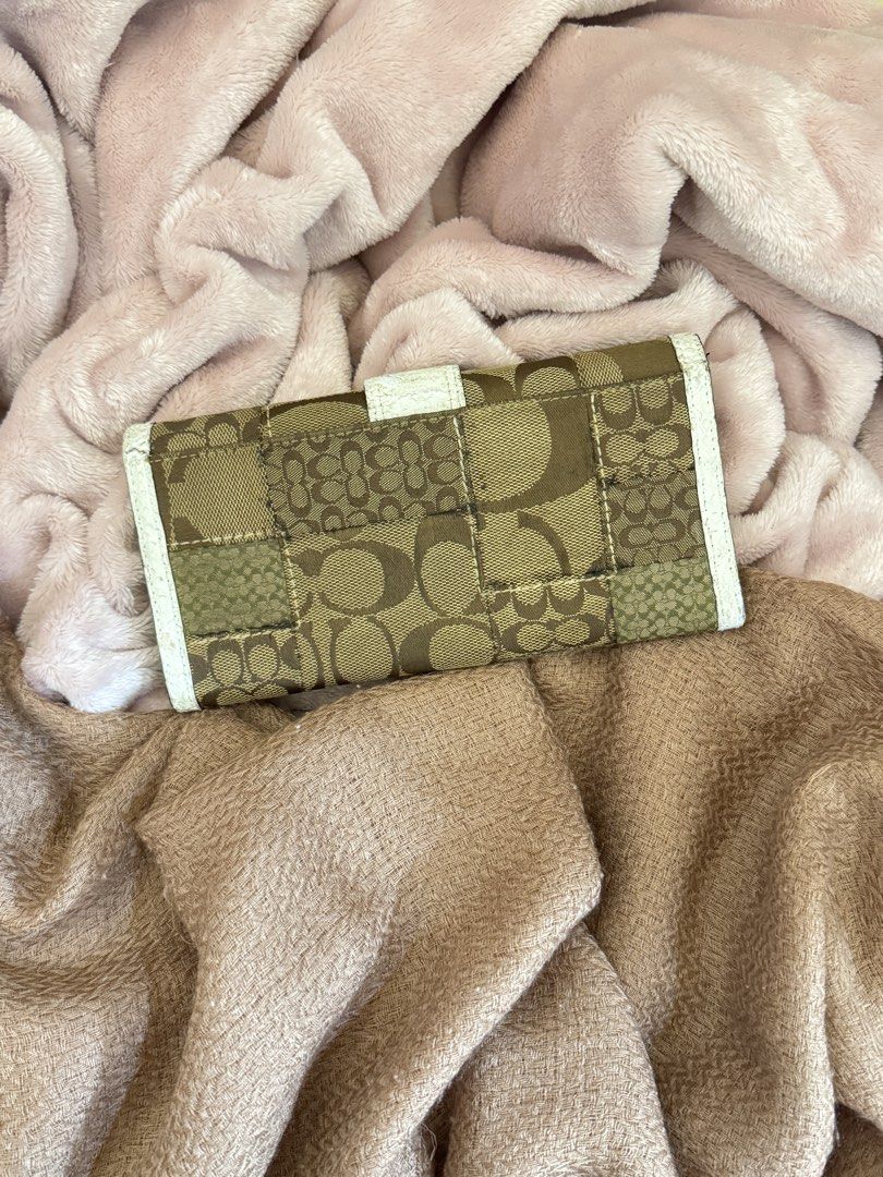fixed, free sf Coach Patchwork Long Wallet (RARE) (Category: Wallets & Card holders) located in Manila. Submitted by livelaughlovejay (Listing ID 1449066030, Image 2). Description: minimal flaws.