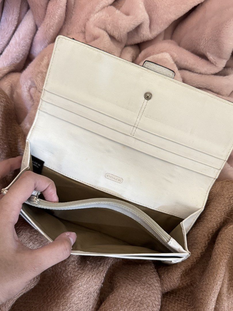 fixed, free sf Coach Patchwork Long Wallet (RARE) (Category: Wallets & Card holders) located in Manila. Submitted by livelaughlovejay (Listing ID 1449066030, Image 3). Description: minimal flaws.