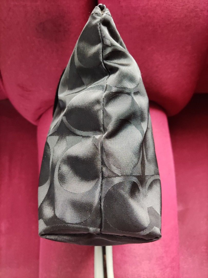 Coach signature getaway (Category: Luxury Bags & Wallets) located in Manila. Submitted by a2aonlineshop (Listing ID 1448915893, Image 3). Description: Size: 8x12x3.5 in. (HxWxD) Color: Black Condition: bag(like new) I used it once pouch(good condition) bought @ Hongkong my Location: La Union pouch lang ginamit ko.. Kya maganda pa Yung bag..