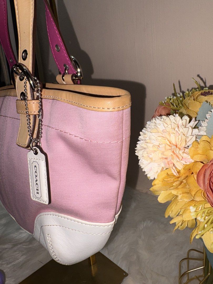 Coach Soho Pink mini tote (Category: Luxury Bags & Wallets) located in Angeles City. Submitted by azter.archive (Listing ID 1449086181, Image 3). Description: RUSH SALE!!! Open for Layaway: 30% DP (non refundable) 30 days to pay 💕 Visit my IG page for more details 🌸 -azter.archive.