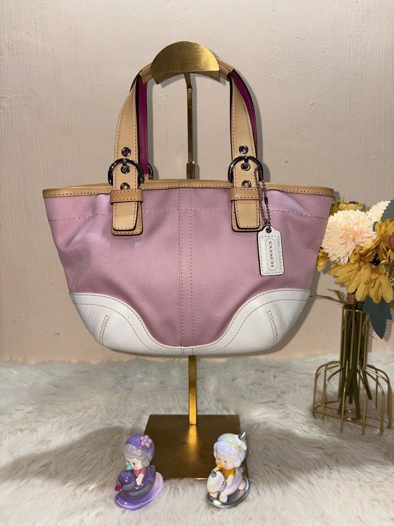Coach Soho Pink mini tote (Category: Luxury Bags & Wallets) located in Angeles City. Submitted by azter.archive (Listing ID 1449086181, Image 1). Description: RUSH SALE!!! Open for Layaway: 30% DP (non refundable) 30 days to pay 💕 Visit my IG page for more details 🌸 -azter.archive.