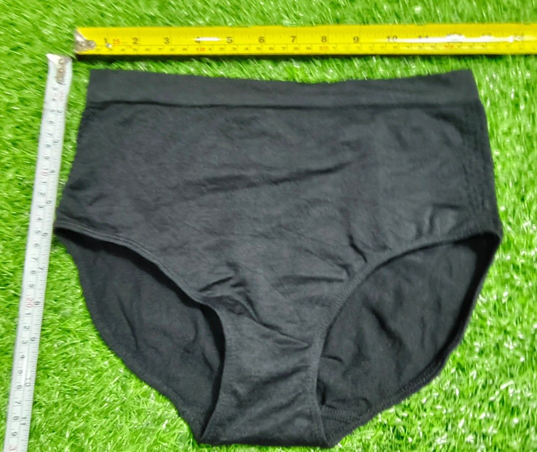 Code : 27 (Category: New Undergarments & Loungewear) located in Sungai Buloh. Submitted by Zirahh.BndleNightware (Listing ID 1448972117, Image 1). Description: 9/10.