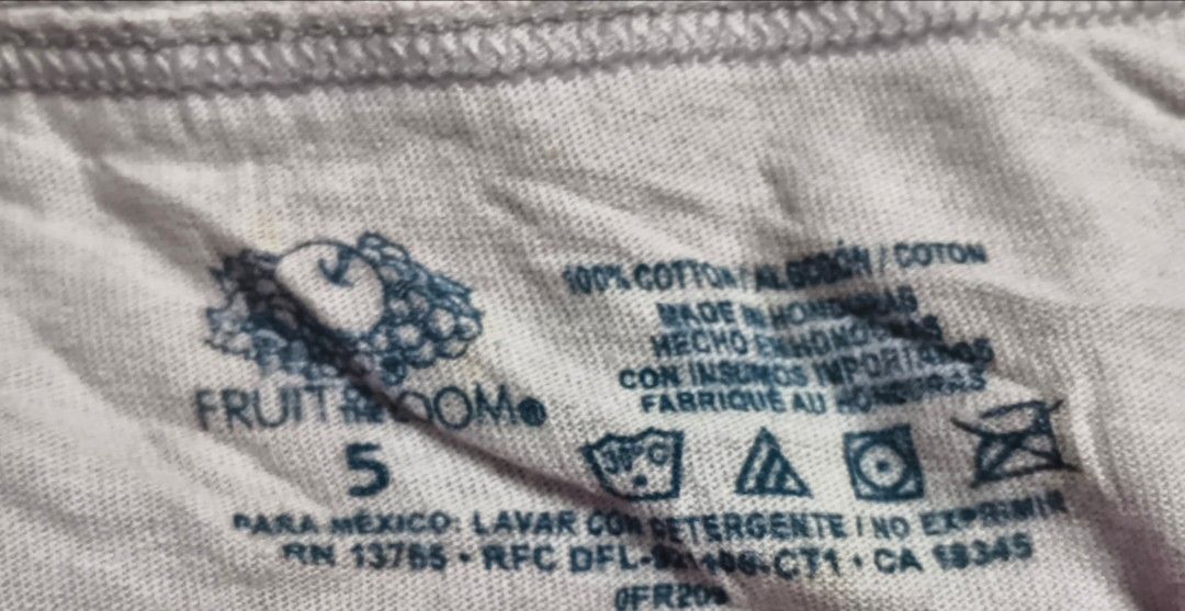 Code : 32 (Category: New Undergarments & Loungewear) located in Sungai Buloh. Submitted by Zirahh.BndleNightware (Listing ID 1449085566, Image 2). Description: 9/10.