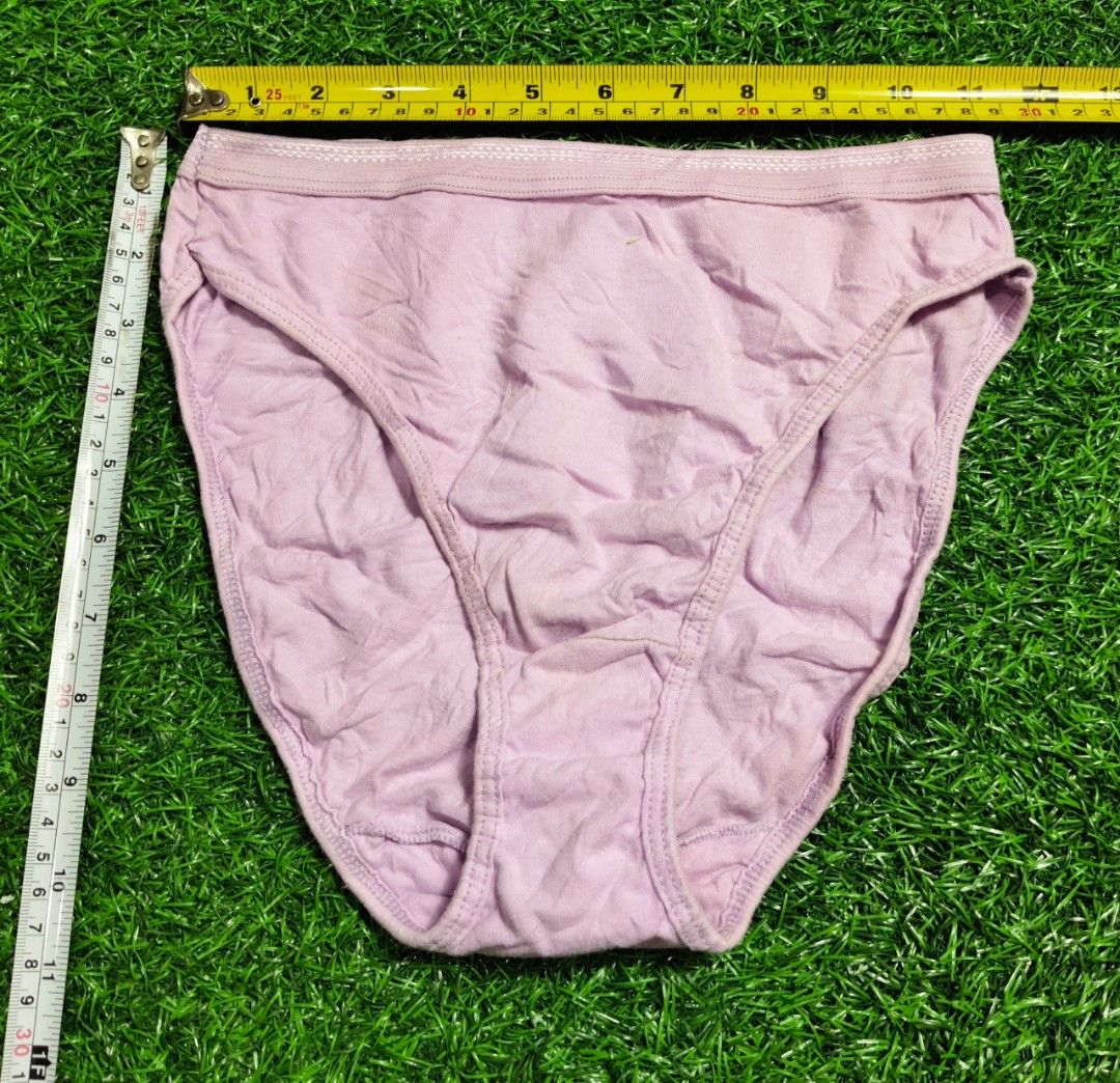 Code : 32 (Category: New Undergarments & Loungewear) located in Sungai Buloh. Submitted by Zirahh.BndleNightware (Listing ID 1449085566, Image 1). Description: 9/10.