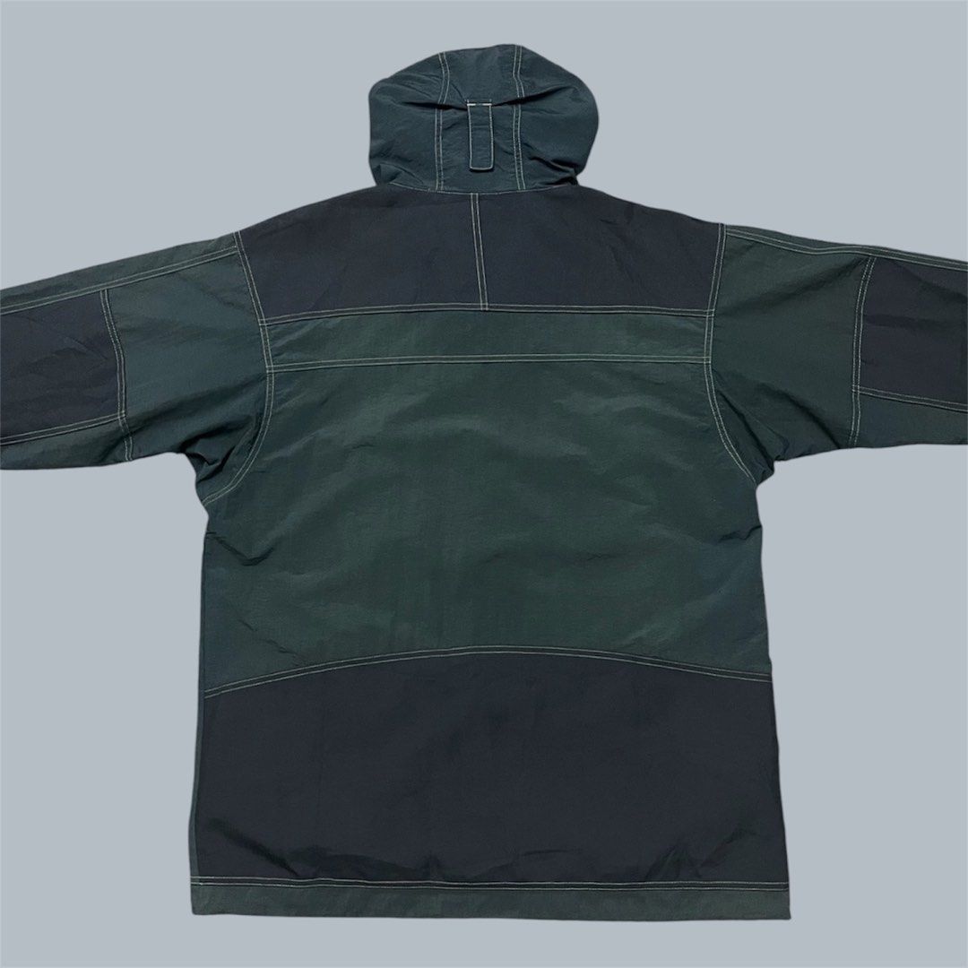 Columbia Anorak Jacket (Category: Coats, Jackets and Outerwear) located in Kuala Lumpur. Submitted by pestlepreloved (Listing ID 1448967110, Image 2). Description: - Made in Malaysia 😮‍💨💯 - Kain 2 tone warna - Condition 9/10 - Double layer - Ada 3 poket refer gambar - Warna paling tepat refer gambar ke-3 - Sesuai utk tempat sejuk & long ride - Ada kotor manja kt lengan kiri belah belakang (refer gambar last) tapi tak jejaskan pemakaian - Pit 2