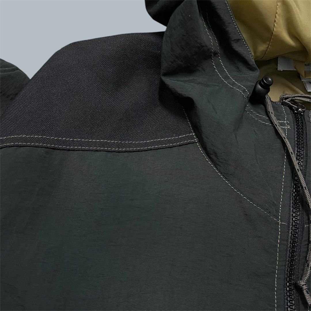 Columbia Anorak Jacket (Category: Coats, Jackets and Outerwear) located in Kuala Lumpur. Submitted by pestlepreloved (Listing ID 1448967110, Image 3). Description: - Made in Malaysia 😮‍💨💯 - Kain 2 tone warna - Condition 9/10 - Double layer - Ada 3 poket refer gambar - Warna paling tepat refer gambar ke-3 - Sesuai utk tempat sejuk & long ride - Ada kotor manja kt lengan kiri belah belakang (refer gambar last) tapi tak jejaskan pemakaian - Pit 2