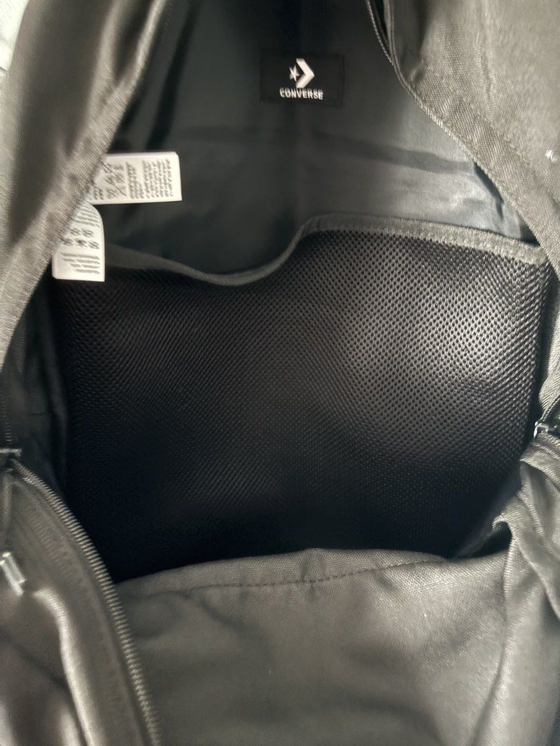 Converse Backpack (Category: Backpacks) located in Singapore. Submitted by jaeminholic (Listing ID 1448944402, Image 3). Description: Lightly used still in good condi Meetups at my convi only.
