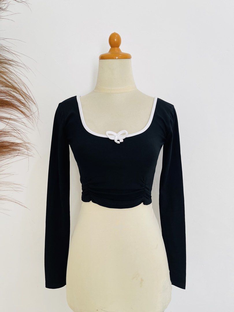 Crop top long sleeve premium (Kategori: Atasan) berada di Depok. Dikirim oleh curatedbytans (ID iklan 1449079662, Gambar 2). Deskripsi: lucuuu parah bahan bagus stretch.