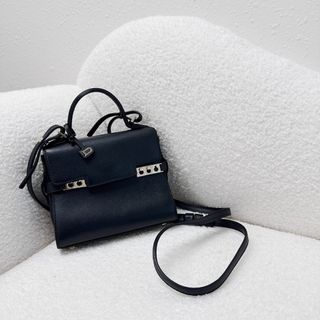 （分類：）位於 。 由 luxe.station22 提交（商品編號 1449006197，圖片 1）。簡介： 。