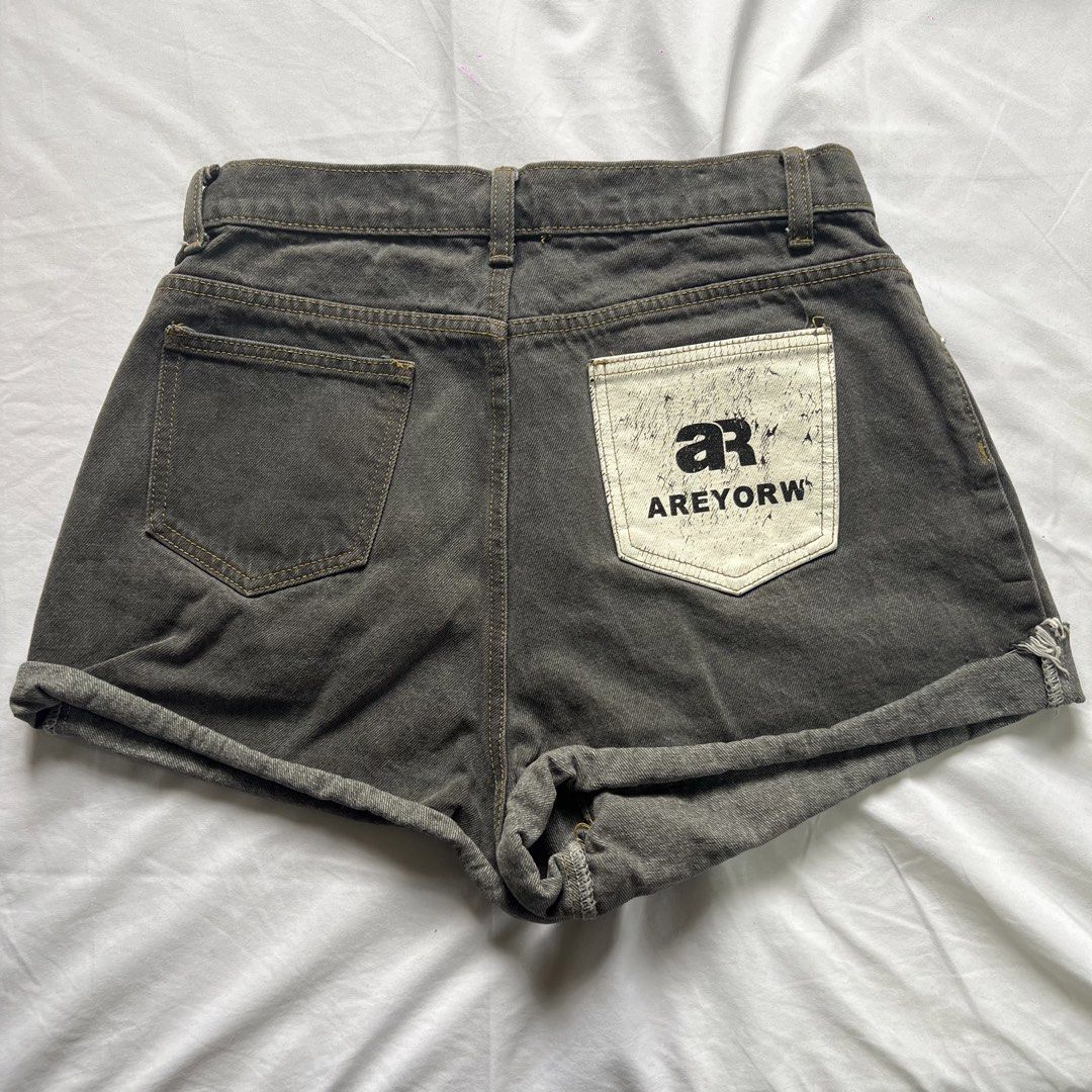 Denim Short Size 29 (Category: Shorts) located in Pasay City. Submitted by annedeclutter (Listing ID 1448931556, Image 2). Description: Size: 29 RFS: Declutter 📍Pasay City 🛵Lalamove and Orange CO.