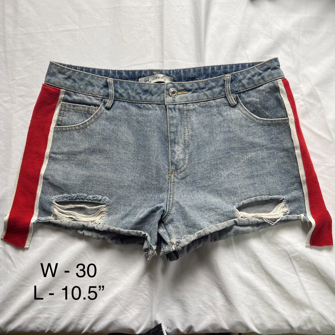 Denim Short Size 30 (Category: Shorts) located in Pasay City. Submitted by annedeclutter (Listing ID 1448931883, Image 1). Description: Size: 30 RFS: Declutter 📍Pasay City 🛵Lalamove and Orange CO.