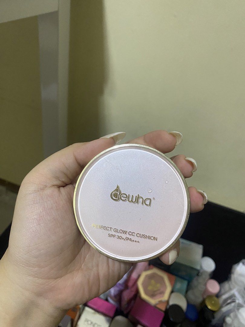 Dewha Perfect Glow CC Cushion SPF30 PA+++ (Category: Makeup) located in Manila. Submitted by goldenmnl (Listing ID 1448946706, Image 2). Description: - Dewha Perfect Glow CC Cushion - SPF30 PA+++ - Provides a beautiful glow - Easy to apply - Ideal for everyday wear - Achieve a perfect skin finish - Limited stock available.