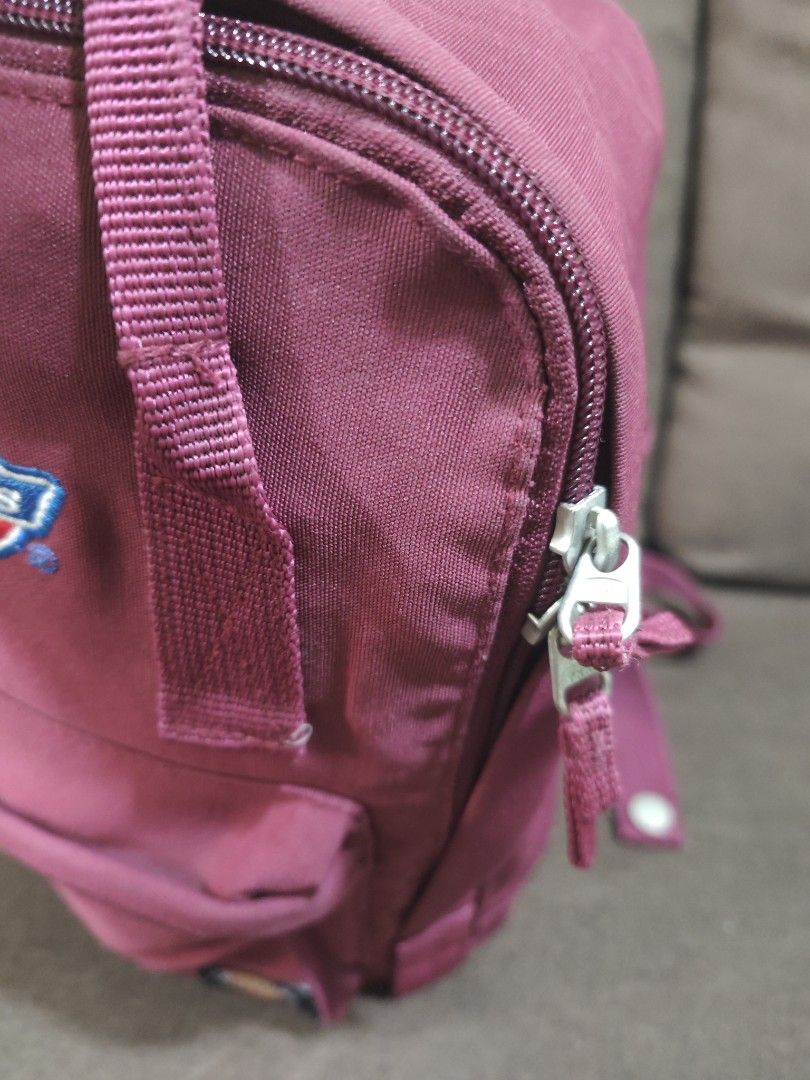 Dickies small backpack (Category: Backpacks) located in Pili. Submitted by zaneombao03491 (Listing ID 1448908295, Image 3). Description: .