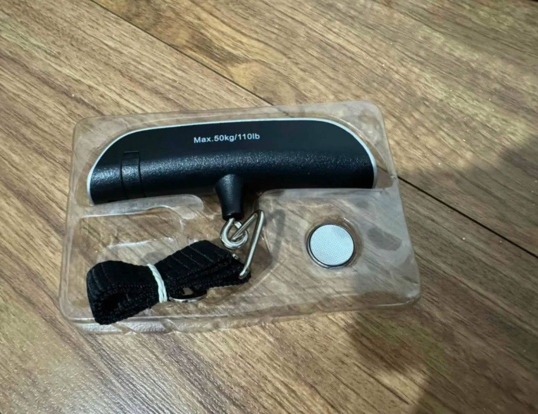 Electronic Luggage Scale Max 50kg/110lb Digital Portable (Category: Health Monitors & Weighing Scales) located in Quezon City. Submitted by gervin.cho (Listing ID 1448907086, Image 3). Description: Bought this as an extra for travel, pero hindi na rin nagamit. Baka mas mapakinabangan ng iba. Details: • Portable digital luggage weighing scale • Brand new • Maximum capacity: 50 kg (110 lbs) • Material: Plastic & Metal • Dimensions: 13 × 3 × 3 cm • 