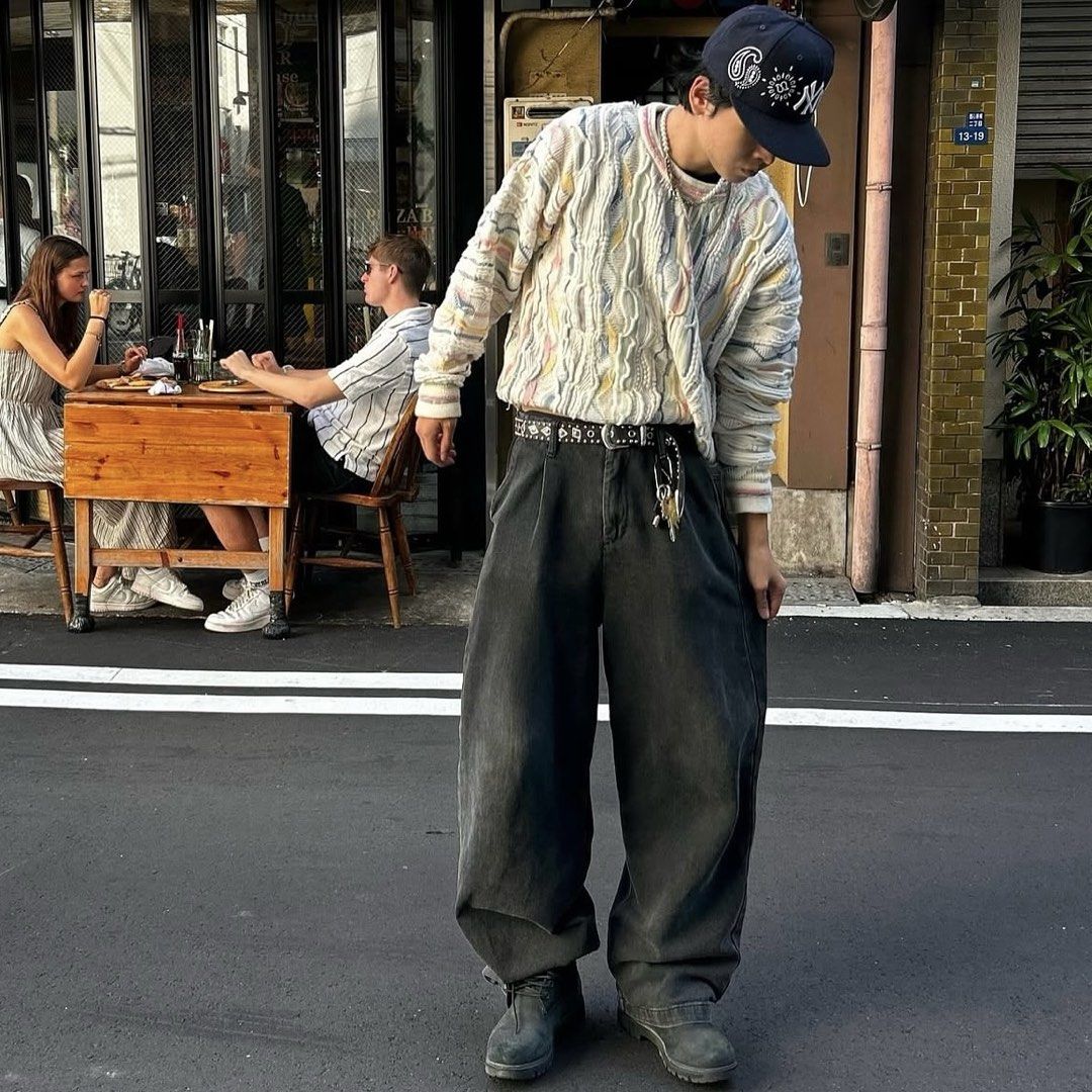 由 doggiey (刊登 ID 1448902040，圖片 1) 提交，位於 桃園市 (Taoyuan) 的 emaroo vintage 3d knit sweater 古著針織毛衣 coogi (類別：帽Ｔ、大學T)，說明：【目的】：出售 【商品名稱】：emaroo vintage 3d knit sweater 【商品尺寸】：sizeS 【商品狀況】：90% 【商品價格】：2000 【交易方式】：匯款店到店+60，面交配合我。