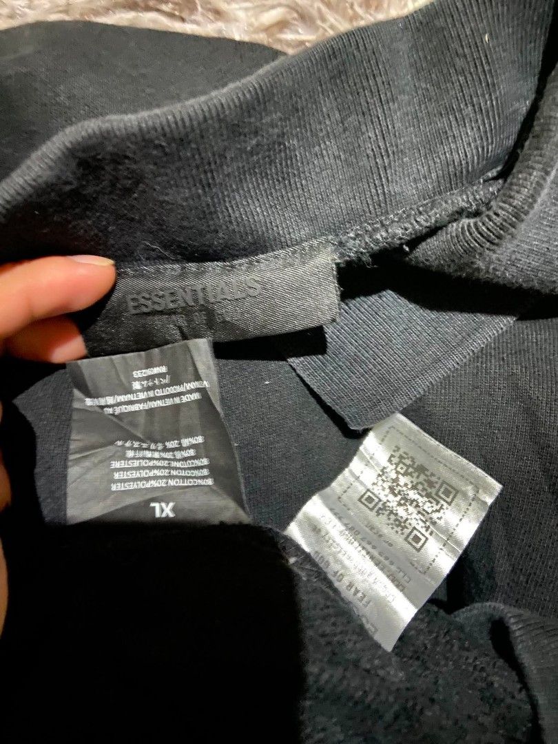 ESSENTIAL (Category: Coats, Jackets and Outerwear) located in Iloilo. Submitted by trenttoyyyy (Listing ID 1449105221, Image 3). Description: minimal pinhole.