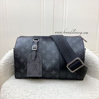 (Category: ) located in . Submitted by brands_lover (Listing ID 1448910290, Image 1). Description: .