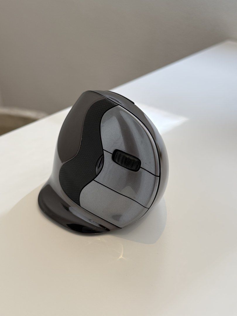 Evoluent VMDMW VerticalMouse D Medium Right Hand Ergonomic Mouse with Wireless Connection506186811143639042