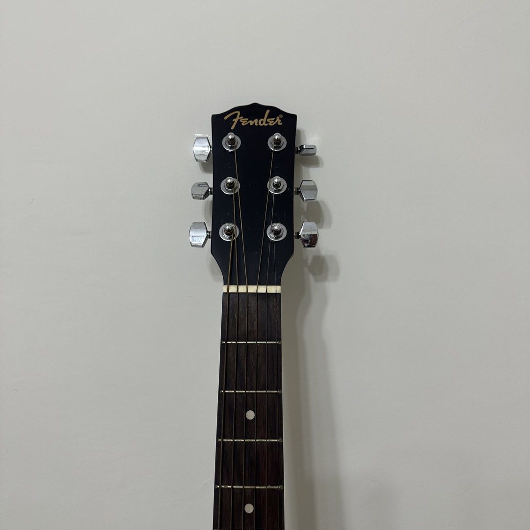 Fender FA-100 芬達民謠木吉他 非常新淨有琴包 （分類：樂器）位於 Hong Kong。 由 covey_see 提交（商品編號 1448963824，圖片 3）。簡介： Fender FA-100 芬達民謠木吉他 非常新淨有琴包。