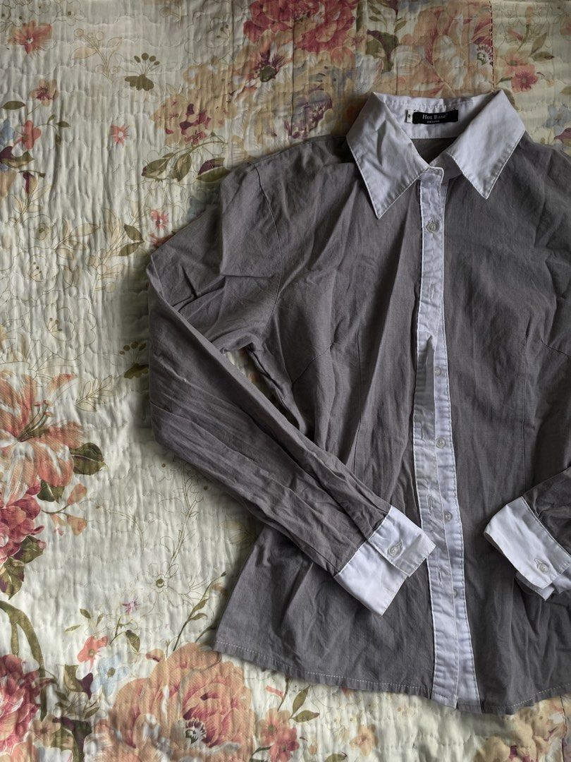 Fitted Corporate shirt (Category: Longsleeves) located in Bandar Pusat Jengka. Submitted by now7ah (Listing ID 1448959190, Image 3). Description: shoulder: 35 cm length: 55.5 cm bust: 87 cm sleeves: 56cm waist: 79 cm.