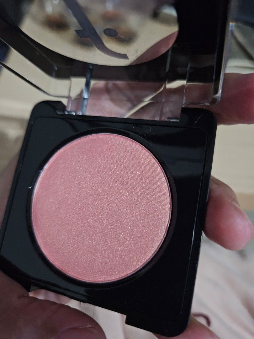 Flormar Blush-On 110 Pinky Promise (Category: Makeup) located in Pasig City. Submitted by Secondlovething (Listing ID 1449059987, Image 3). Description: - Flormar Blush-On - Shade: 110 Pinky Promise (lovely rosy pink) - Texture: Soft and blendable - Packaging: Compact black case - Effect: Adds a natural flush to cheeks with glittery effect - Size: 5g.
