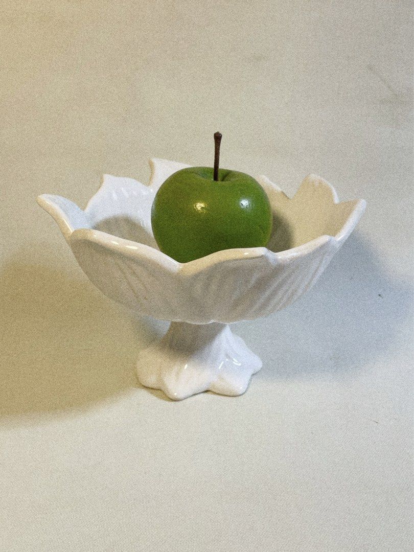 Footed fruit bowl (Category: Dinnerware & Cutlery) located in Antipolo. Submitted by ceramiqueph (Listing ID 1448966547, Image 2). Description: *D:18cm H:12cm.