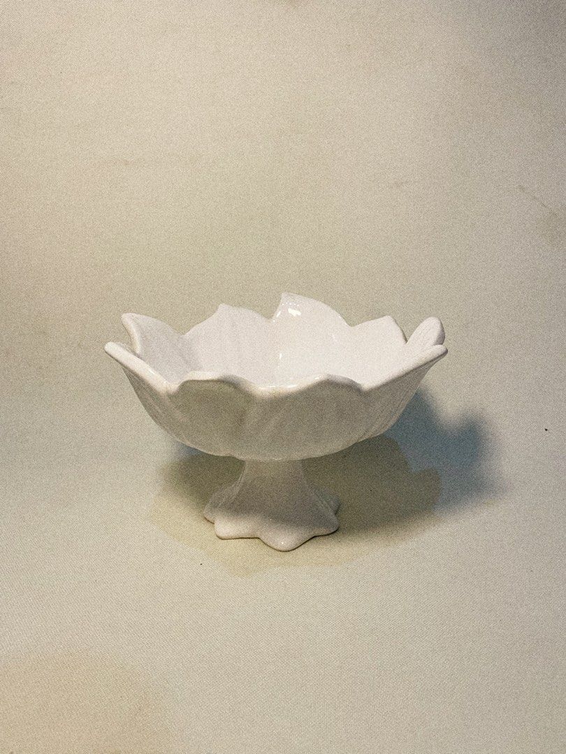 Footed fruit bowl (Category: Dinnerware & Cutlery) located in Antipolo. Submitted by ceramiqueph (Listing ID 1448966547, Image 1). Description: *D:18cm H:12cm.