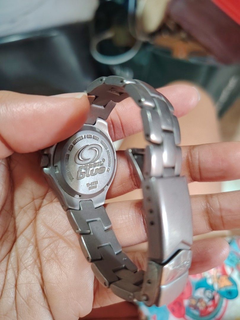Fossil Watch (Category: Women's Watches) located in Cainta. Submitted by badet0521 (Listing ID 1448954164, Image 3). Description: - Classic Fossil timepiece - Durable metal strap - Sleek black dial with clear white numbers - Convenient date display window - Minute markings on the bezel - Ideal for everyday wear.