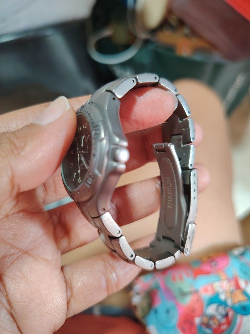 Fossil Watch (Category: Women's Watches) located in Cainta. Submitted by badet0521 (Listing ID 1448954164, Image 2). Description: - Classic Fossil timepiece - Durable metal strap - Sleek black dial with clear white numbers - Convenient date display window - Minute markings on the bezel - Ideal for everyday wear.