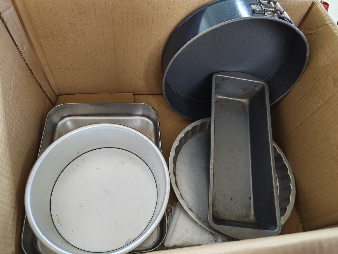 FREE: Tons of assorted bakeware