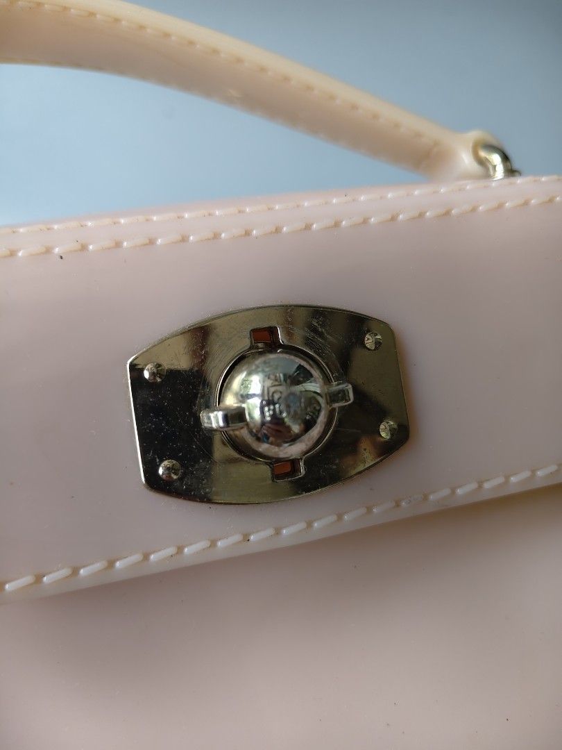 Furla Jelly Mini Bag Pale Pink (Category: Luxury Bags & Wallets) located in Binan City. Submitted by eddabrienne (Listing ID 1448574235, Image 3). Description: - Cute pale pink jelly mini bag - Features a top handle - Includes a detachable gold chain strap - Furla logo embossed inside - Secure clasp closure at the front - Ideal for carrying your daily essentials.