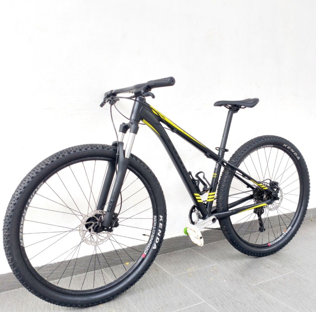 Giant Revel 29er bicycle / mountain bike / MTB / hardtail MTB / 29" bicycle / 29" bike / Shimano bicycle / Shimano bike / bike / bicycle (Category: Bicycles) located in Singapore. Submitted by oskeos (Listing ID 1448967358, Image 3). Description: 29" wheel size 11 speed Shimano Deore XT gears Suntour XCE front suspension Tektro hydraulic brake system S size frame Shimano Deore trigger shifters Shimano Deore XT rear derailleur Race face Crankset T