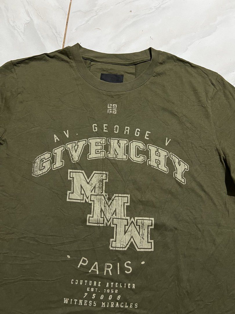 Givenchy (Category: Tshirts & Polo Shirts ) located in Iloilo. Submitted by deric.john93 (Listing ID 1449045375, Image 3). Description: size medium 21 x 26 no flaws like new condition 9.8/10 color rate 1000 iloilo city location.