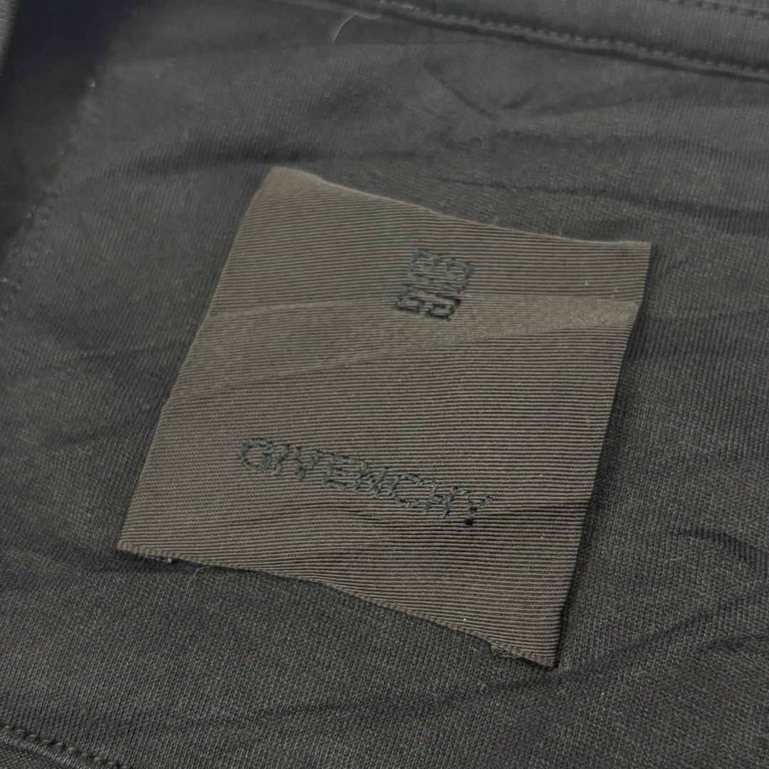 Givenchy Trompe-L'œil Effect T-Shirt (Category: Tshirts & Polo Shirts ) located in Bacolod City. Submitted by cast.archives (Listing ID 1449071778, Image 2). Description: Givenchy Trompe-L'œil Effect T-Shirt Size: Large fit Condition: Excellent Flaw: Need wash.