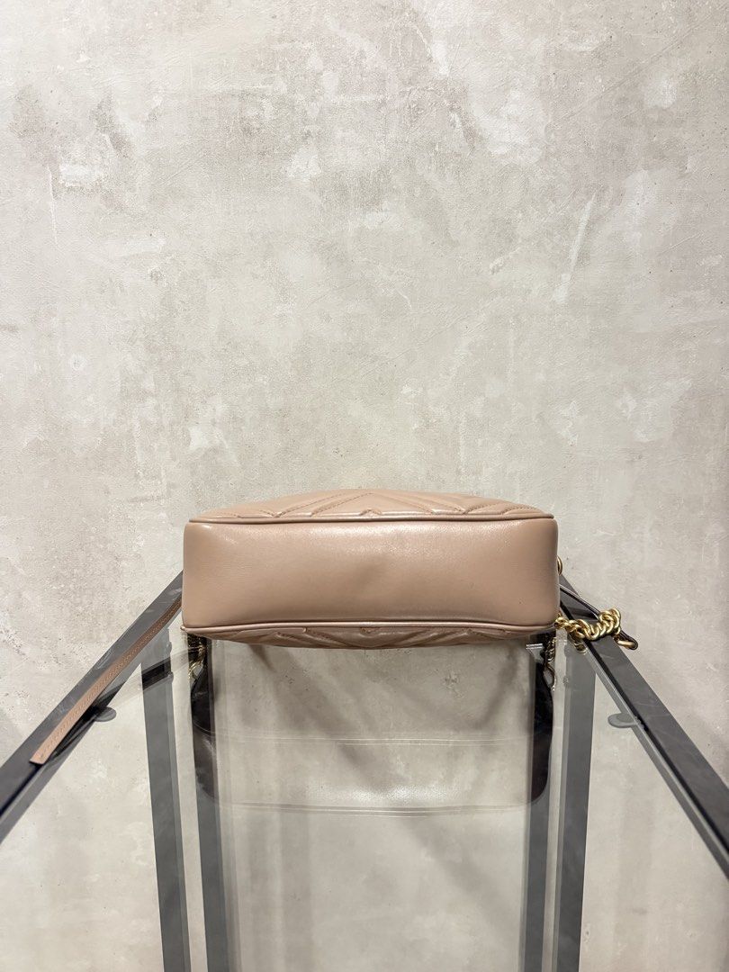 Gucci Camera Bag (Category: Bags & Wallets) located in Singapore. Submitted by earlcollection.co (Listing ID 1448969801, Image 3). Description: Gucci Marmont Bag Price: $620sgd Condition: B Colour: Beige Inclusive of: Bag only Measurements: W23 H13cm 💯Authenticity Guaranteed 🇸🇬Singapore Registered Company 🚚Free Same Day Delivery on all purchases 💵Sell Consign or Buy 📱Available on Carousell,Instagram ✈️International Shipping Available.