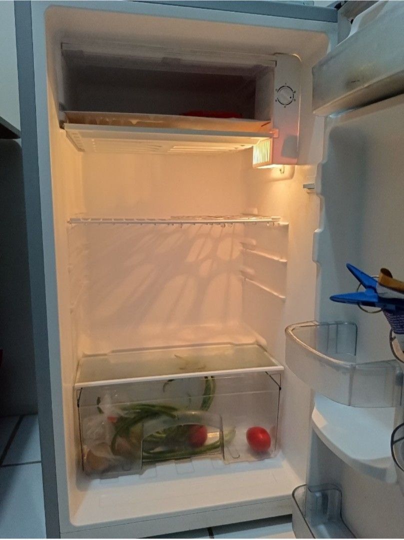 Hanabishi Refrigerator HASREF-33 (Category: Refrigerators and Freezers) located in Manila. Submitted by jhenniferp42819 (Listing ID 1448973056, Image 3). Description: Hanabishi Refrigerator HASREF-33 (3.3 cu.ft.) ✅ Good as new / Well-maintained ✅ 100% working, malamig ang freezer at refrigerator ✅ No hidden issues, ready to use ✅ Clean and lightly used ✅ Perfect for condo, apartment, boarding house, o maliit na family Reason for selling: Mag-uupg