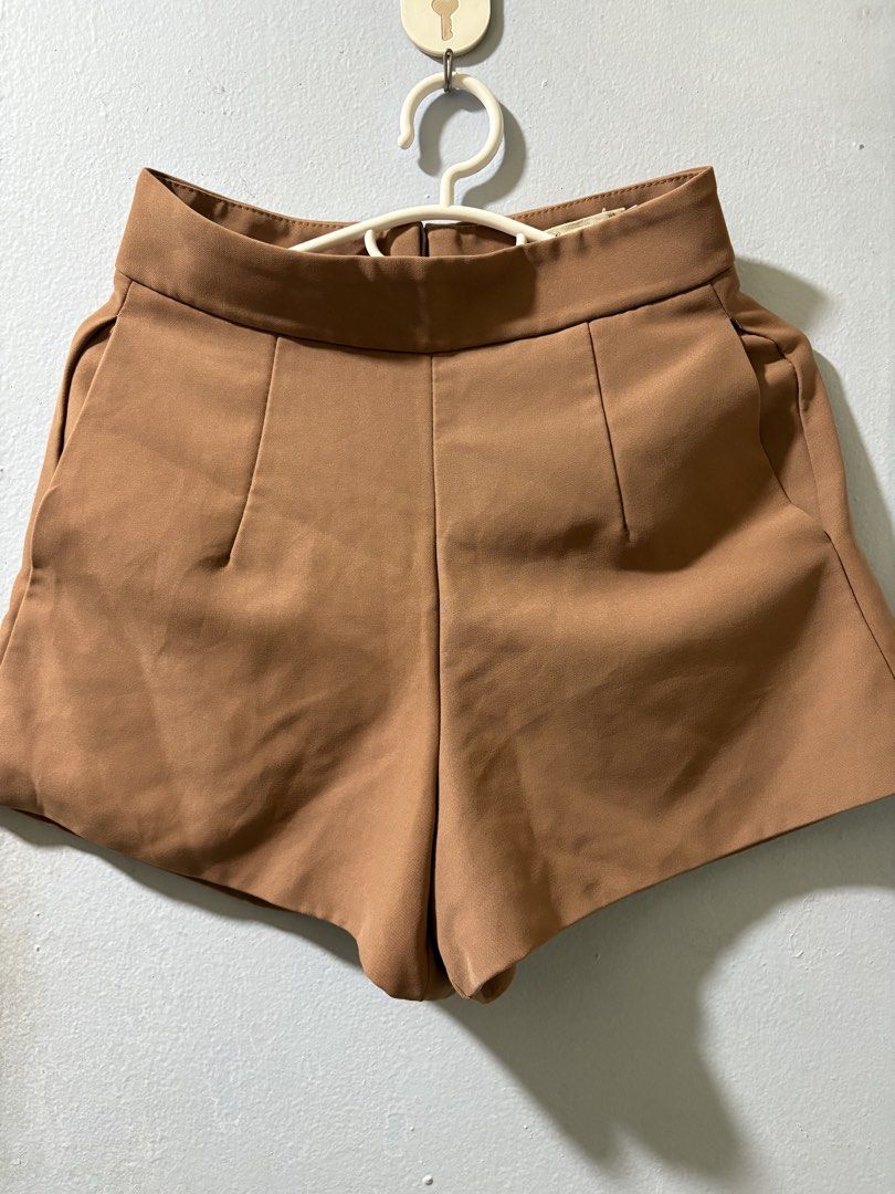 High Waisted Tailored Shorts (Category: Shorts) located in Pasay City. Submitted by faye_xoxo (Listing ID 1449008185, Image 1). Description: - Brand: Lanquiren - Color: Brown - Style: Tailored Shorts - Fit: High-waisted, flattering - Features: Front pockets, back zip closure No flaws. Neat :) .