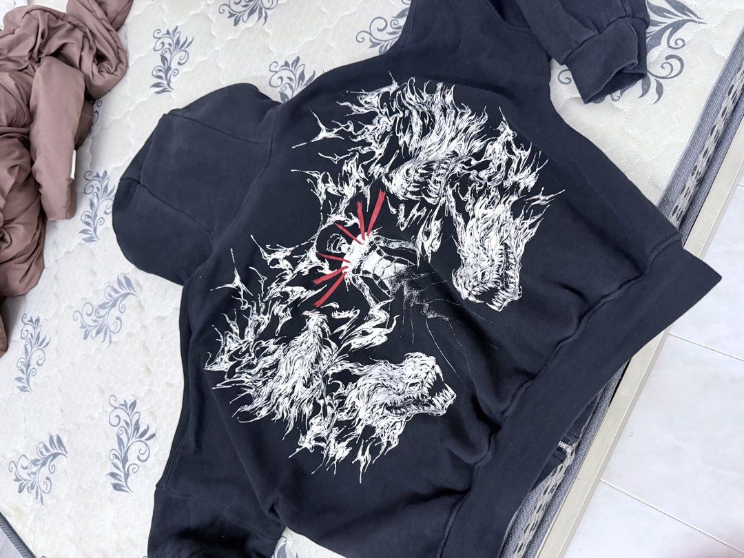 Hishiro Hoodie (Category: Coats, Jackets and Outerwear) located in Klang. Submitted by noristorez (Listing ID 1449008175, Image 2). Description: .