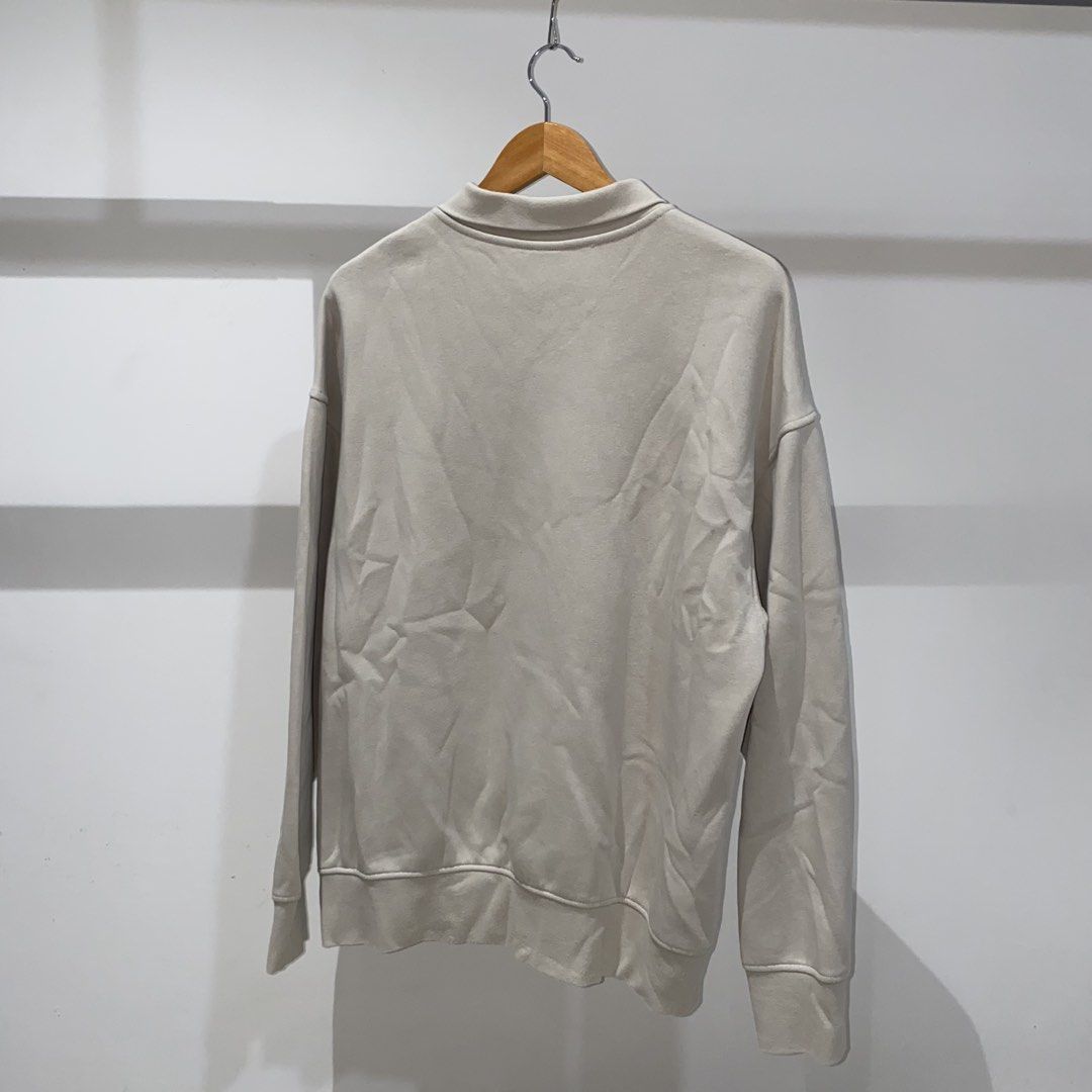 h&m beige collar sweatshirt (Category: Tshirts & Polo Shirts ) located in Muntinlupa City. Submitted by declutterwithkk (Listing ID 1449078551, Image 2). Description: - beige h&m sweatshirt - relaxed fit, long sleeves, size XL - polo collar with button closure - soft fleece lining.