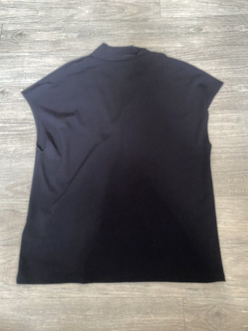 H&M Black Blouse (Category: Blouses) located in Bacoor. Submitted by hellop4t (Listing ID 1448941455, Image 2). Description: .