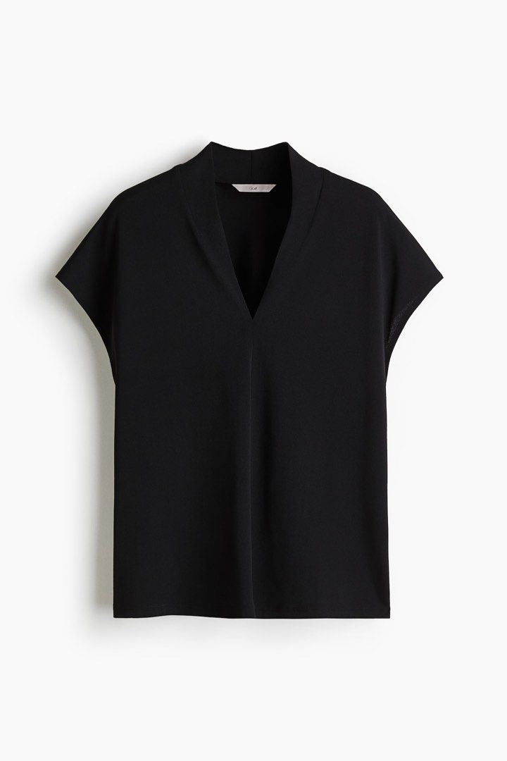 H&M Black Blouse (Category: Blouses) located in Bacoor. Submitted by hellop4t (Listing ID 1448941455, Image 3). Description: .