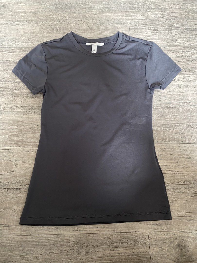 H&M Gray Top (Category: Others Tops) located in Bacoor. Submitted by hellop4t (Listing ID 1448959839, Image 1). Description: similar to mera renata top in gray.