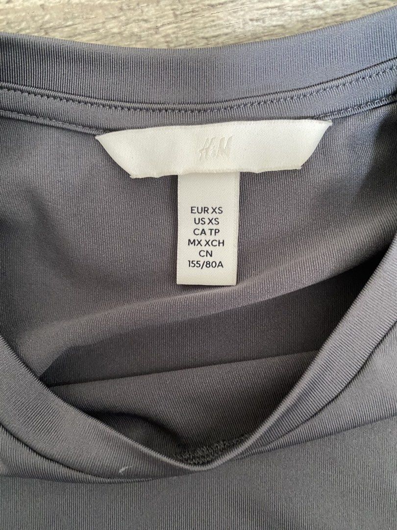 H&M Gray Top (Category: Others Tops) located in Bacoor. Submitted by hellop4t (Listing ID 1448959839, Image 3). Description: similar to mera renata top in gray.