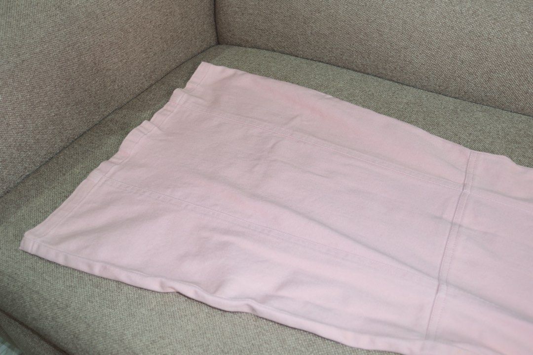 H&M Pink Denim Dress (Category: Dresses) located in Caloocan City. Submitted by celestine6 (Listing ID 1449024162, Image 2). Description: - Color: Light/Baby Pink - Size:EUR - 32; UK - 4; CN - 155/76A .