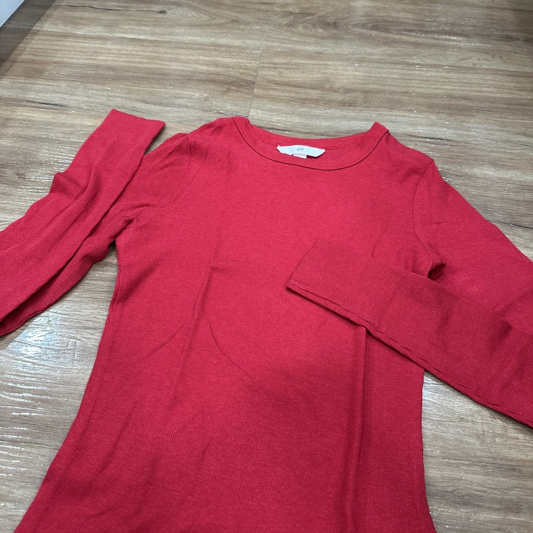 H&M Red Long Sleeve Top XS (Category: Blouses) located in Quezon City. Submitted by _cc_declutters (Listing ID 1449082371, Image 2). Description: - H&M Red Long Sleeve Top - Ribbed texture all over - Crew neck - Fitted style - Perfect basic piece, easy to pair with anything - Size XS.