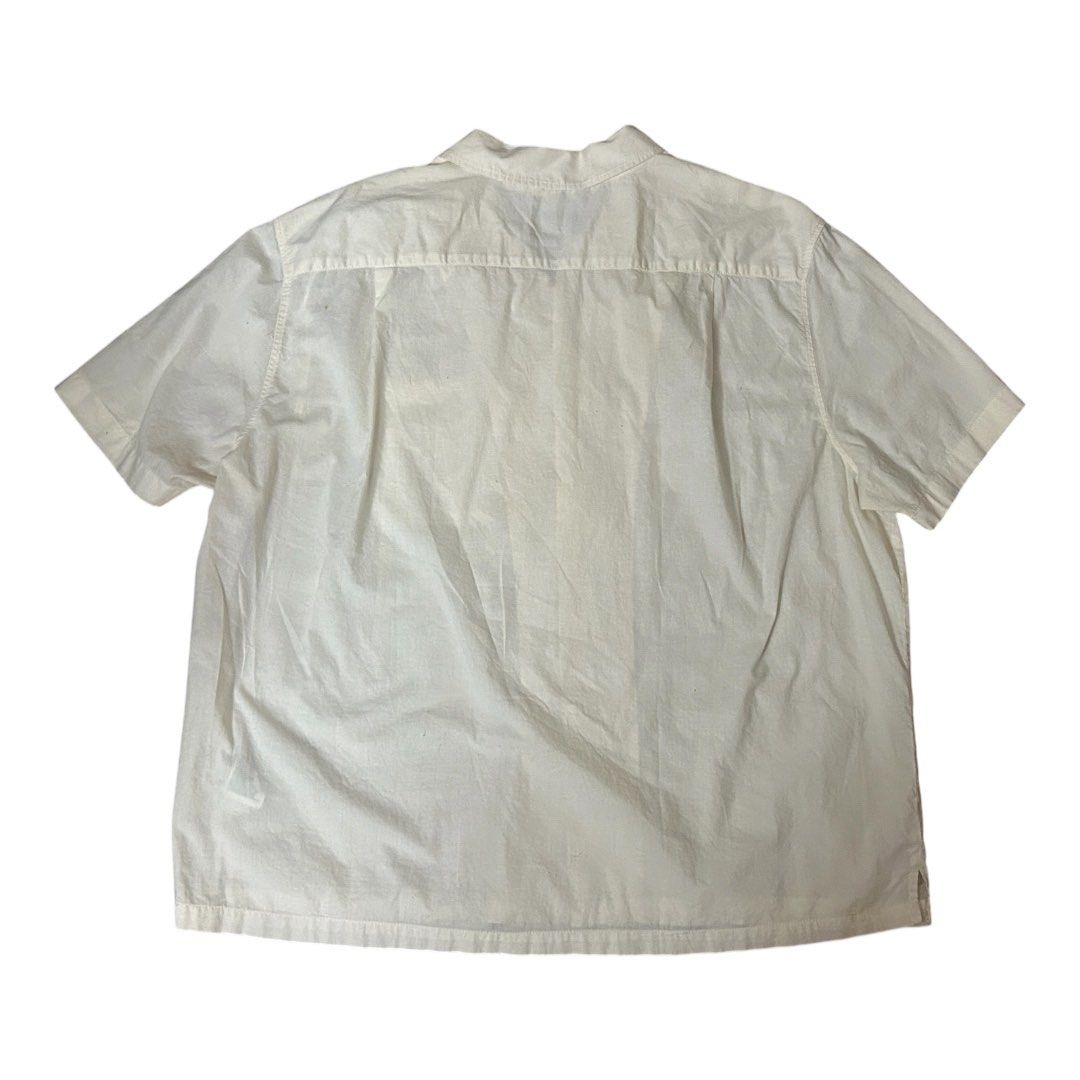 H&M Short Sleeve Button Up Shirt (Category: Tshirts & Polo Shirts ) located in Paranaque City. Submitted by jascabaron (Listing ID 1449013687, Image 2). Description: 🌱MINE: PHP 199 + SF (Price is negotiable) Size: XL Width: 25 Length: 30 Good Condition 7/10 Complete Tags Issues: visible stains * All items are thrifted so please manage your expectation. * Check and zoom pics for the details and condition of the item * Color may vary due to lighin