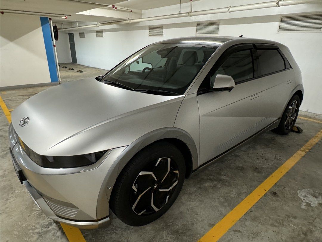 Hyundai Ioniq 5 Electric Prestige 77 kWh (A) (Category: Used Cars) located in Singapore. Submitted by iszai (Listing ID 1449091226, Image 2). Description: Awards Straits Times Car of the Year 2023 Sgcarmart Car of the Year 2023 MotorTrend SUV of the Year 2023 World Car of the Year 2022 World Electric Vehicle of the Year 2022 World Car Design of the Year 2022 UK Car of the Year 2022 US IIHS Top Safety Pick+ Award 2022 Battery Range Up to 507km (on