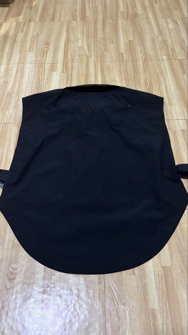 Initial Black Utility Vest with Zip Pocket (Category: Vests) located in Makati City. Submitted by lbrn.jms (Listing ID 1449007848, Image 2). Description: - Brand: Initial - Color: Black - Style: Utility Vest - Features: Layered design, front zip pocket, adjustable side straps - Material: Polyester blend - Usage: Ideal for layering.
