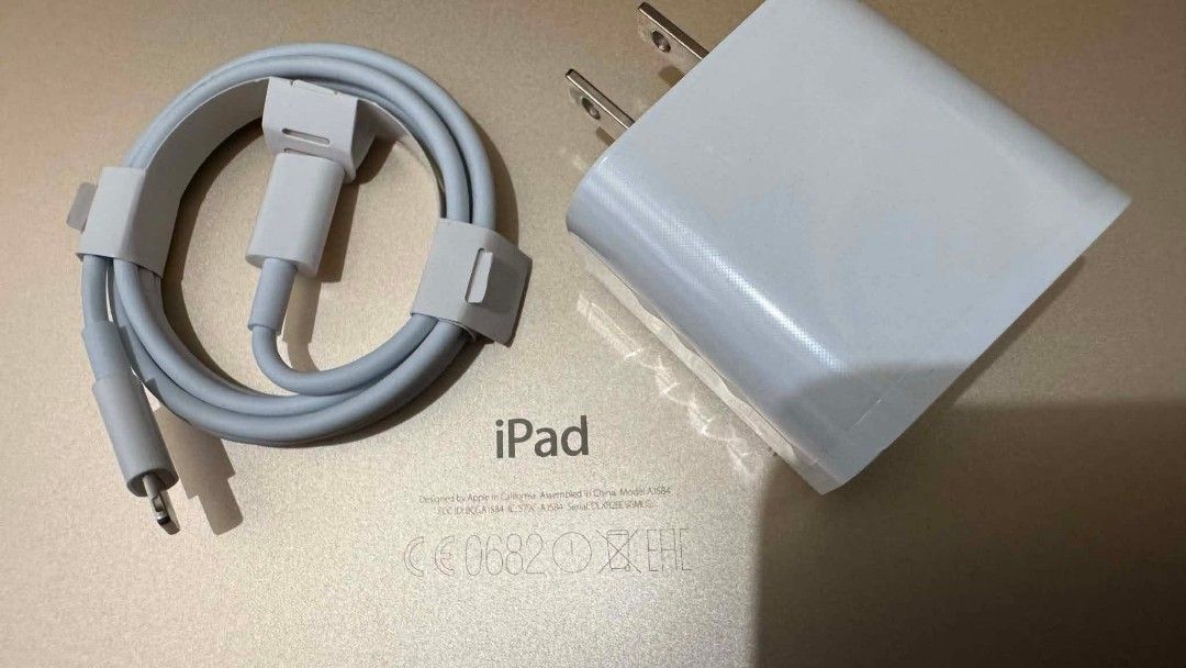 iPad Pro 2nd gen 12.9 inch like new (Category: iPad) located in Cainta. Submitted by aubrey_fire (Listing ID 1448922458, Image 2). Description: Ipad Pro 1st gen,gold color 32 GB Display: 12.9-inch LED-backlit Retina display - like new pa(no scratches,no dents) - no box -with charger head and cable - all working,no issue - mop: gcash 9,999 pesos 📍pasig city rfs: upgrade.